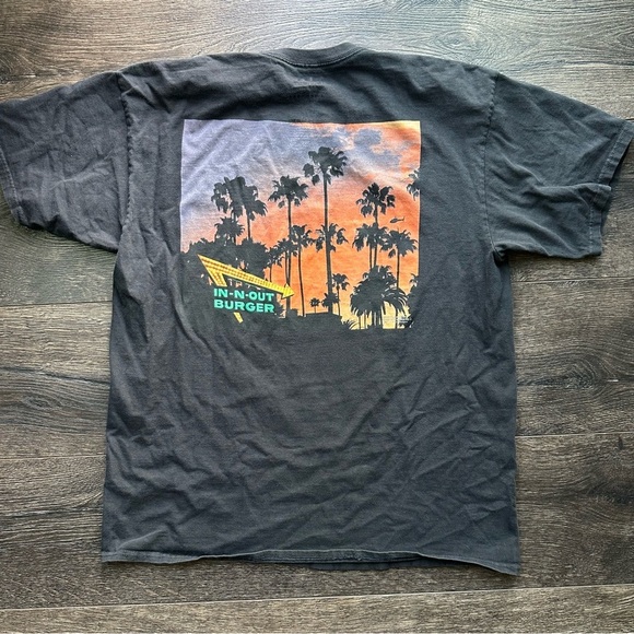 In n Out Burger California Graphic T-Shirt washed black / gray - Picture 3 of 6